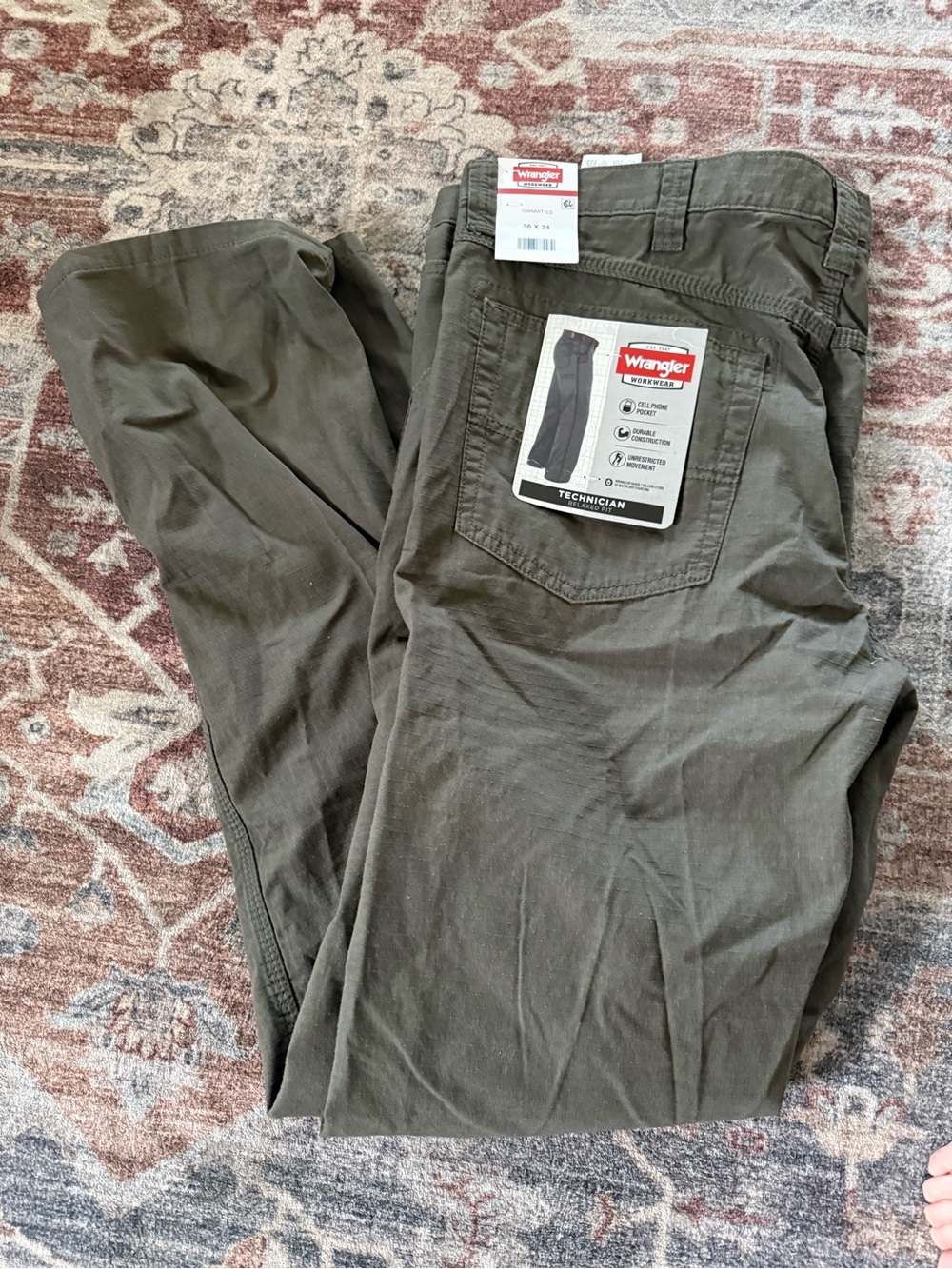 Wrangler Men's Olive Green Utility Chinos